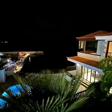 Adelfas 53 Villa *